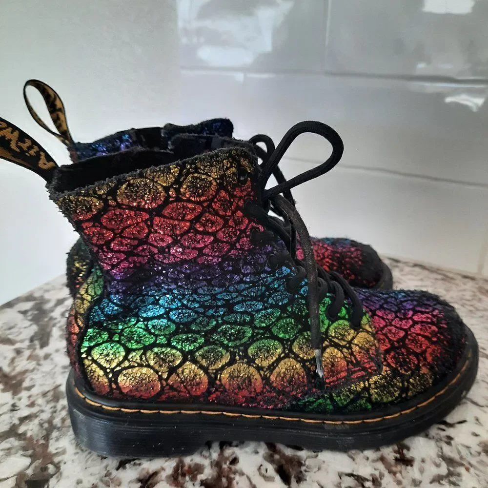 Dr.Martens Girls Rainbow Boots Size EU-32/US-1‎